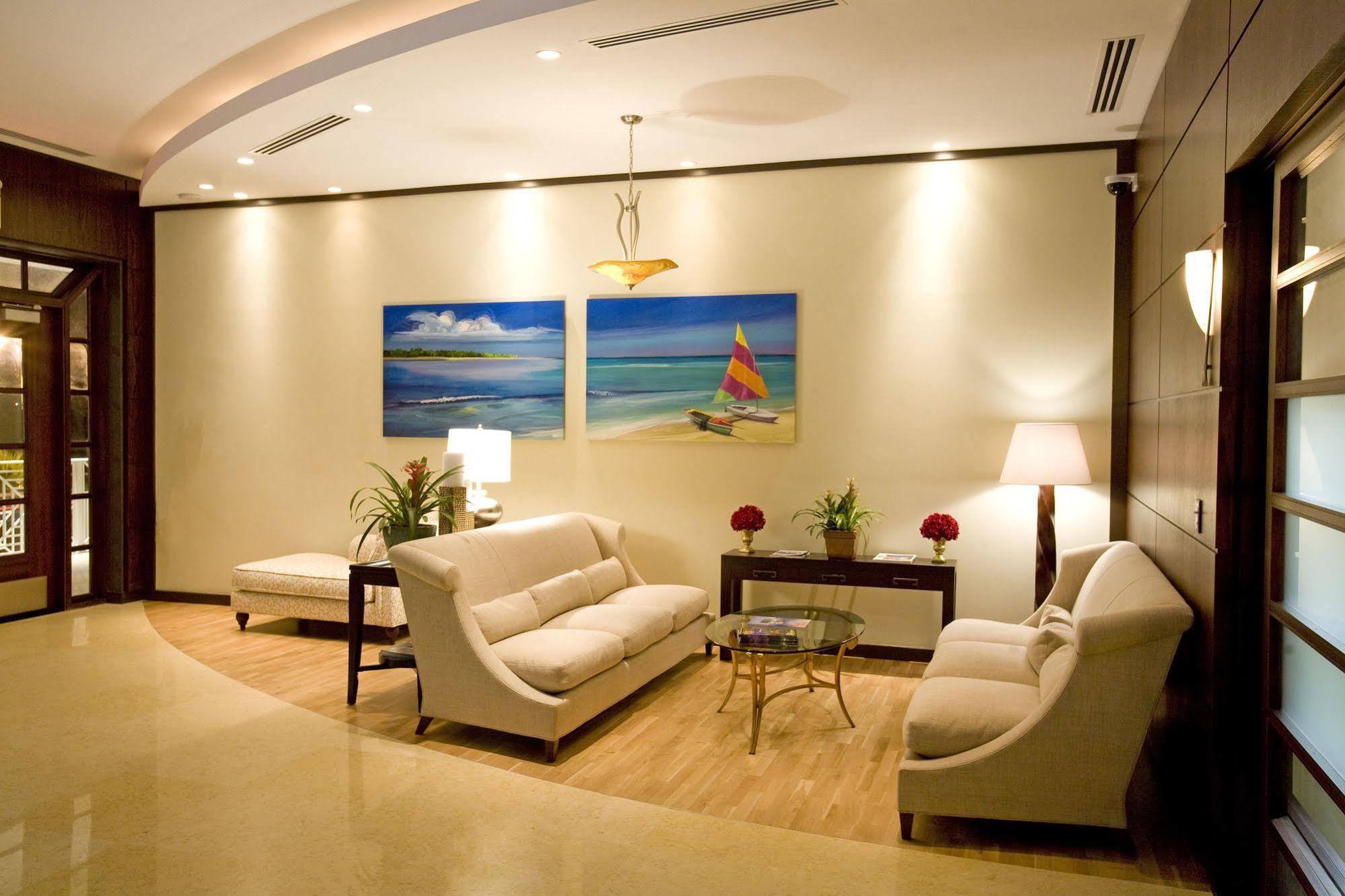 Caribbean Club Boutique Hotel, Grand Cayman Seven Mile Beach Exterior photo