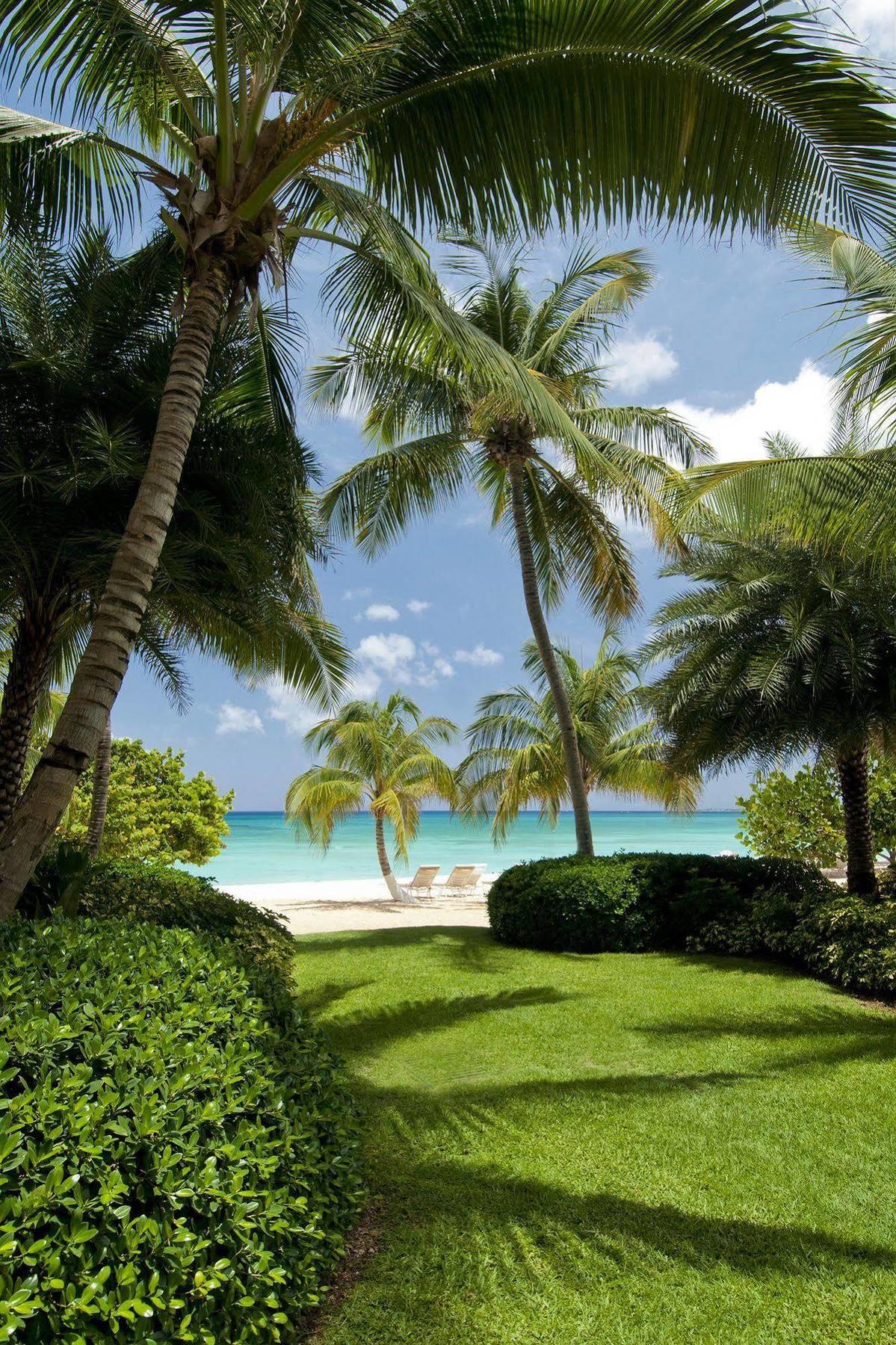 Caribbean Club Boutique Hotel, Grand Cayman Seven Mile Beach Exterior photo